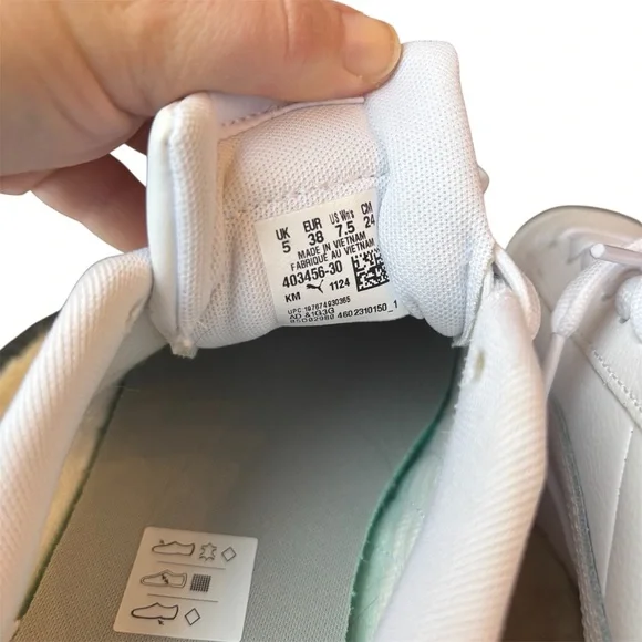 Puma Women’s Court Sneaker 7.5 White Like New Leather Casual Low Tops - Picture 9 of 10